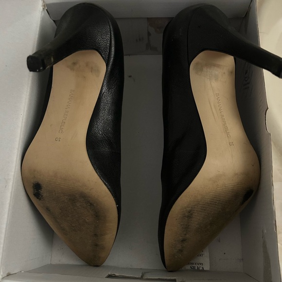 Banana Republic Black Pointed-Toe Leather Pumps - Picture 3 of 4